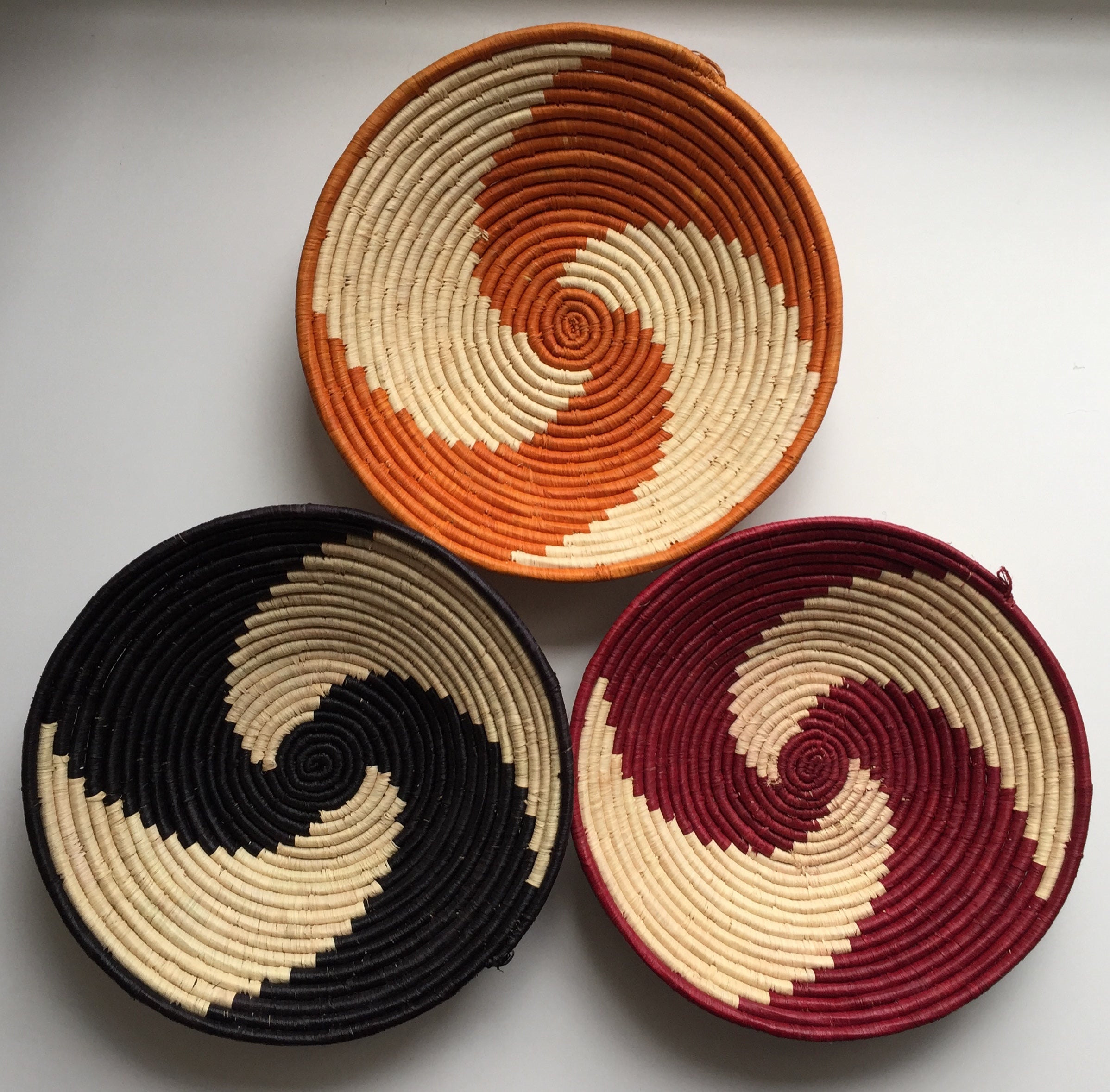 Pinwheel design woven bowl